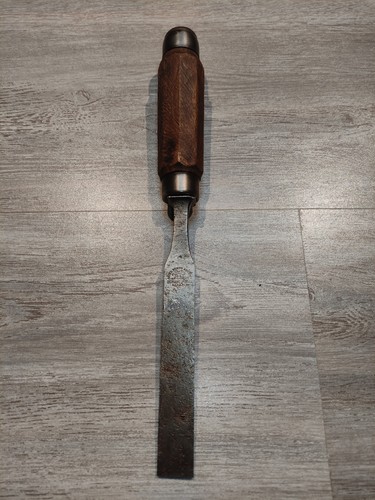 Ciseaux à bois - À,