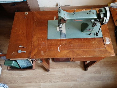 Rare ancienne machine à - :,