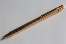 Stylo bille CARTIER Must II Godron plaqué or (67316)