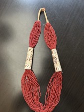Collier En Perles De Corail Rouge Et Os Sculpté