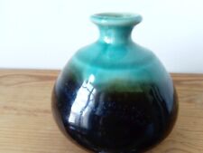 Petit vase en porcelaine  japonaise brun turquoise.céramique.