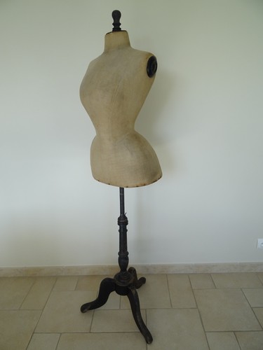 Mannequin taille guèpe - de,