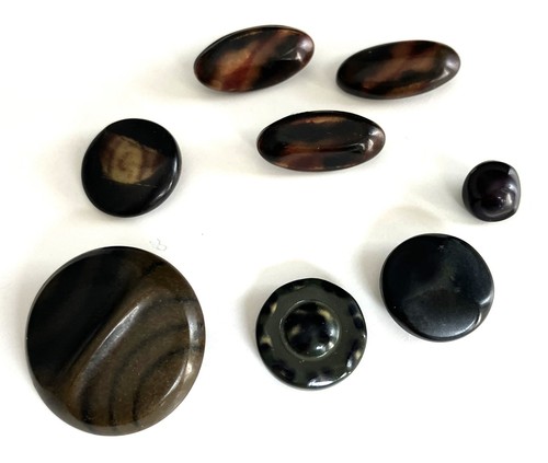 Lot boutons anciens en - de,