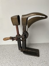 OUTIL ANCIEN  DE CORDONNIER CONFORMATEUR /EMBAUCHOIR  chaussure/ Marque  LACOSTE