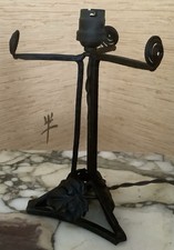 Pied de lampe en fer forgé. à décor végétal de feuilles de vigne Art Déco,