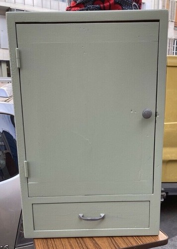 Petite armoire à - armoire,,