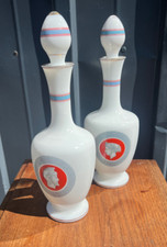 Paire de carafes aux Profils antique opaline Grand Marnier