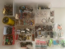 lot composants électroniques Relais Condensateurs Résistances Etc 