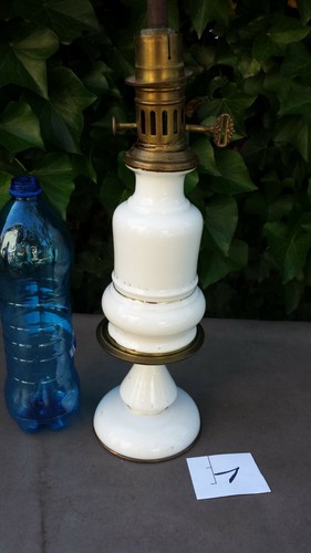 Ancienne lampe à pétrole - 1/,