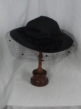 Chapeau à voilette en paille