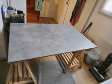 Bureau avec tréteaux