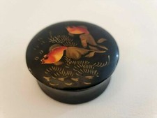 Boîte laquée ronde vintage