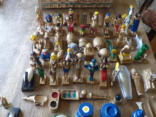 Lot figurines - de, 64