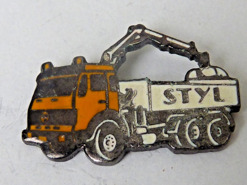 Pin pins badge - pin's,