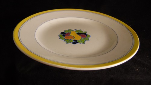 Plat assiette sur piedouche