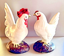 2 ANTIQUE CERAMIC ROOSTER AND CHICKEN ORIGIN CHINA, HEIGHT 18.5 AND 16 CM