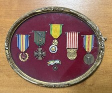 CADRE DE MÉDAILLES MILITAIRES