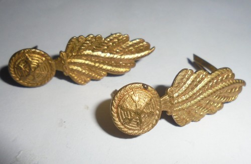 Lot insigne militaire à - 2,