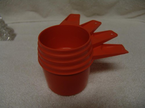 Tupperware orange measuring - orange,