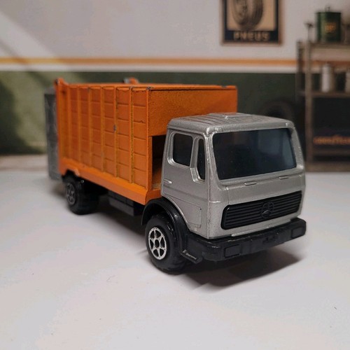 Camion mercedes benne - mercedes, à