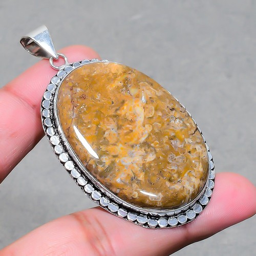 Pendentif bijou fait - , main