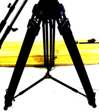 MANFROTTO 100mm DA HD TRIPOD WITH MIDSPREADER SUPER STURDY PROFESS SERVICED 99Lb