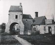 ST JEAN AUX BOIS c. 1900-20 - Old Gate of the Farm of Oise Abbey - NV 1099