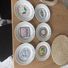 6 assiettes en porcelaine,les