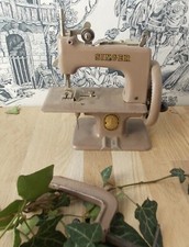 PETITE MACHINE A COUDRE