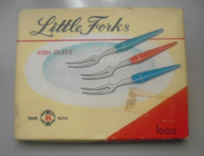 Boite de 12 piques fourchettes à escargot en plastiques  vintage