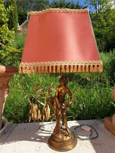 Ancienne lampe avec son - ancienne,