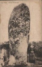 France Carnac-Geant de Kerdef Menhir with Woman Original Vintage Postcard