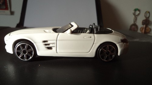 Miniature mercedes benz - benz, sls