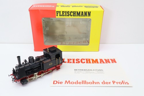 Locomotive vapeur - à,
