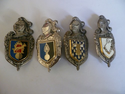 Lot insignes militaire - militaire, pucelle
