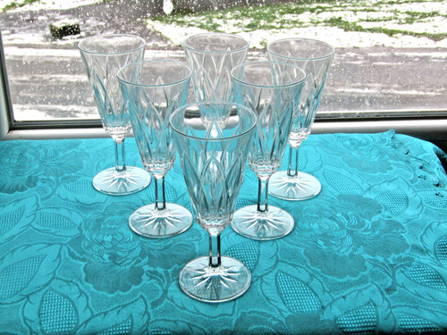 Flutes champagne en - flutes, a