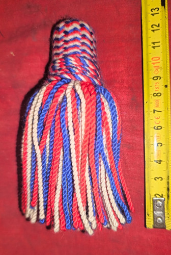 Seul pompon tricolore de - 1,
