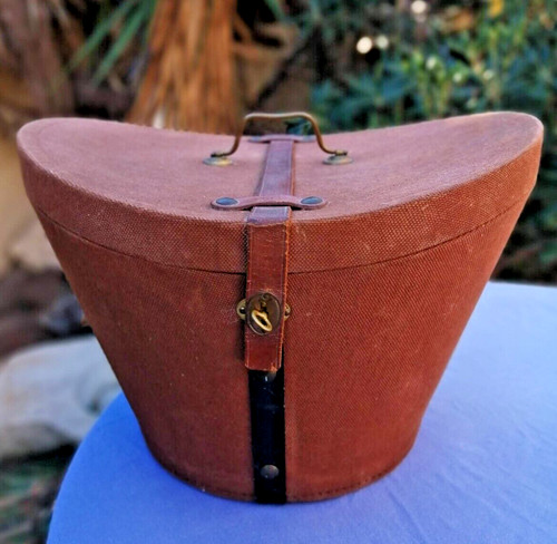 Ancienne boîte chapeau en - à,