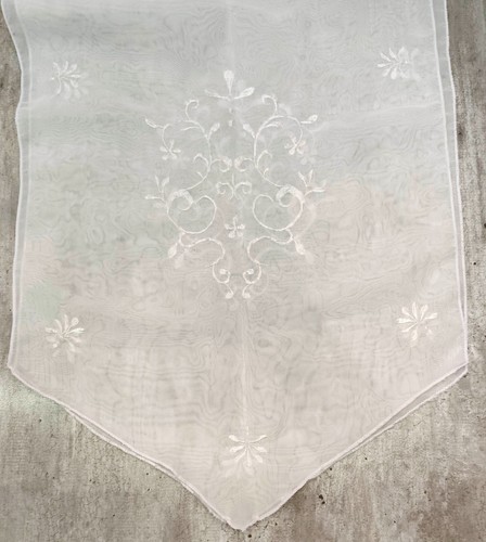 Voilage blanc brodé petite