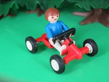 Petit garçon enfant avec voiture à pédales rouge kart PLAYMOBIL 3358 complet