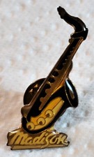 A26  Pin's Pins Pin épinglette Madison Saxophone Musique