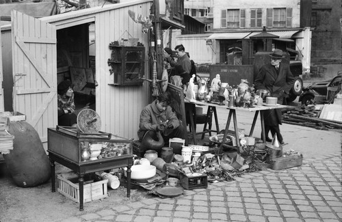 Paris 1950 puces brocante - paris, c.