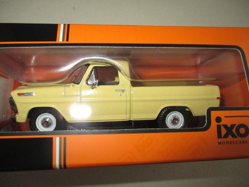 Miniature ford 100 pick - 1/43,