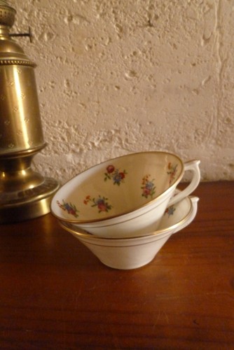 Tasses porcelaine fine - 2,