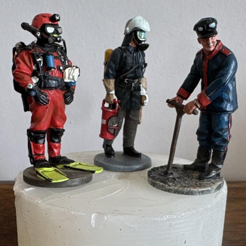 Lot de 3 figurines - n.12-,