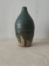 Vase en grés signé.