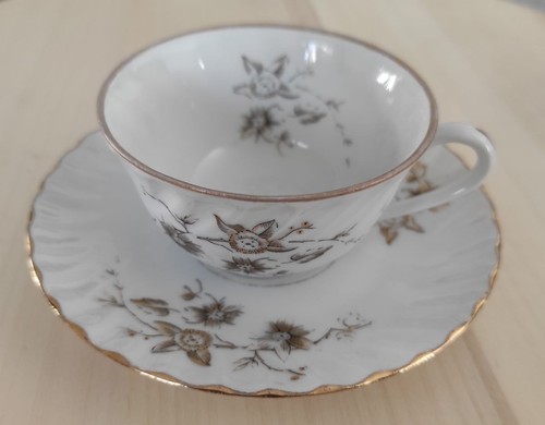 Tasse avec soucoupe - tasse, en