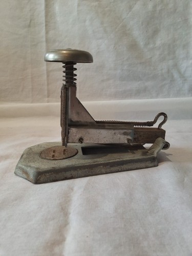 Ancienne agrafeuse bureau - ancienne,