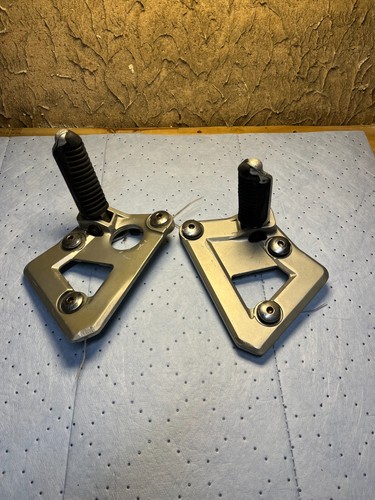 Platines repose pieds - platines, (2)