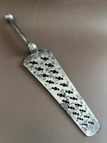 Truelle filiere outil ancien - filiere,